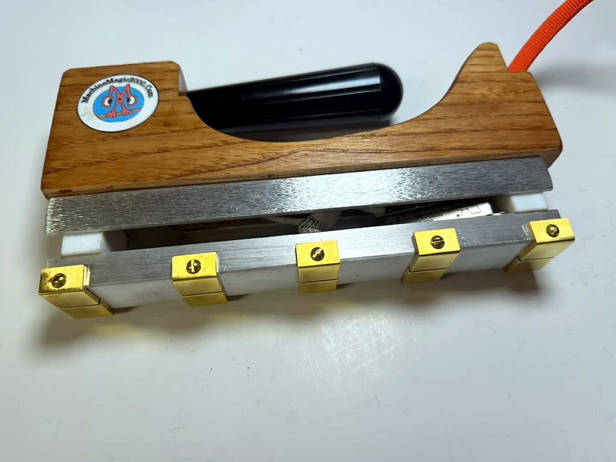 MM 10DLX Deluxe ten-stamp iron showing the individual brass stamp pads