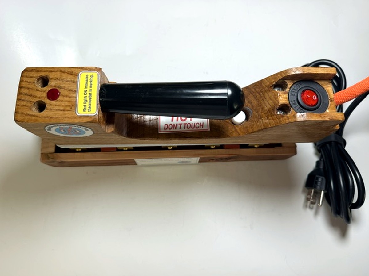 MM 10DLXPLUS Deluxe Plus 2x5 configuration 10 stamp iron with rear power switch visible