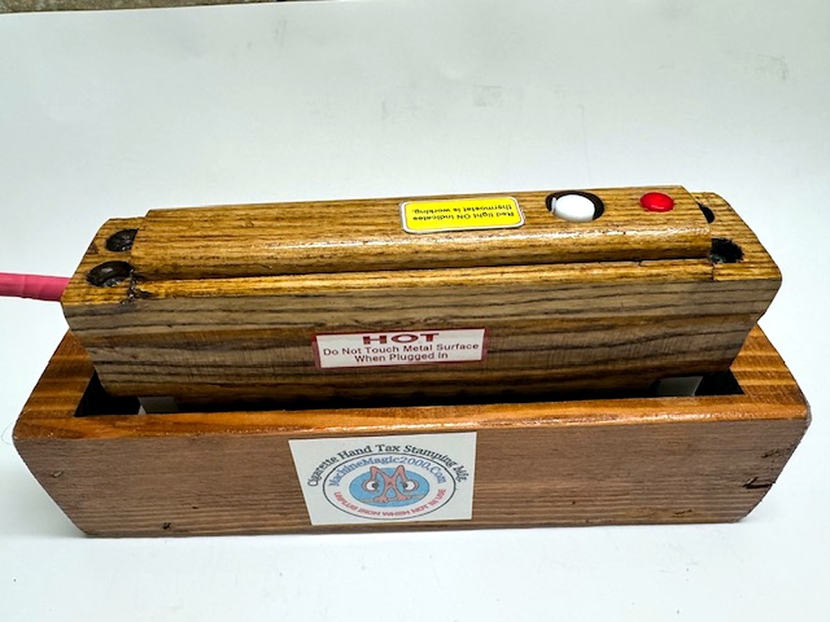 MM 10WD Standard 2x5 configuration 10 stamp iron with wood handle and no rear on/off switch