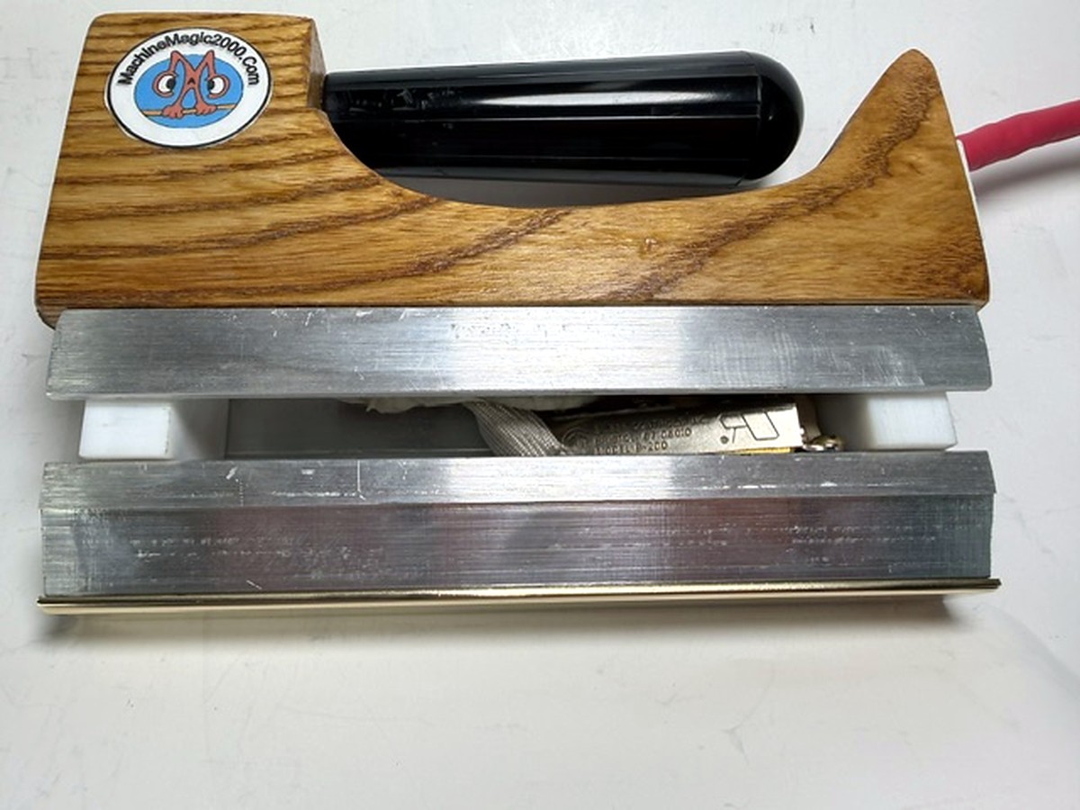 MM 3DLXM Deluxe mini solid bar iron with its polished brass bar and no rear power switch