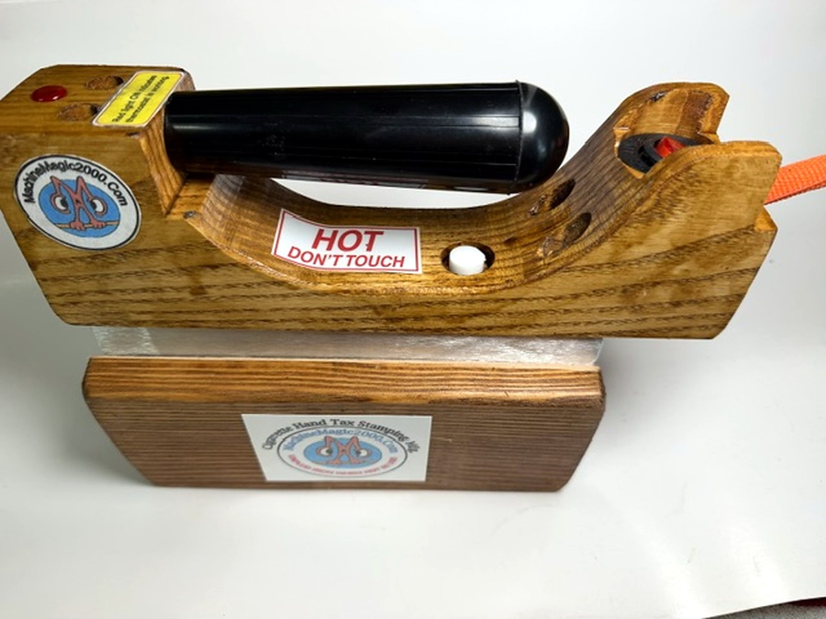 MM 3DLXPLUS Deluxe Plus mini solid bar iron showing its rear illuminated on/off power switch