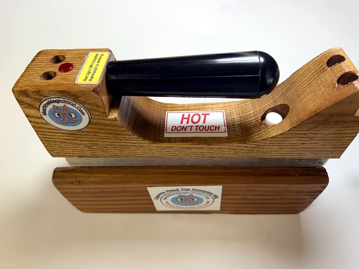 MM 7DLX Deluxe solid bar iron in its wooden stand