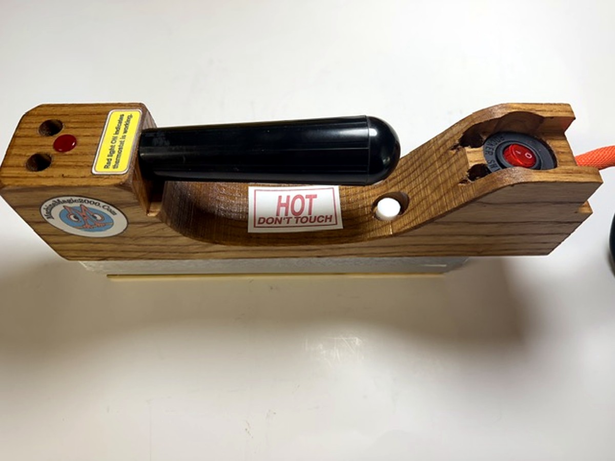 MM 7DLXPLUS Deluxe Plus solid bar iron with its rear illuminated on/off power switch