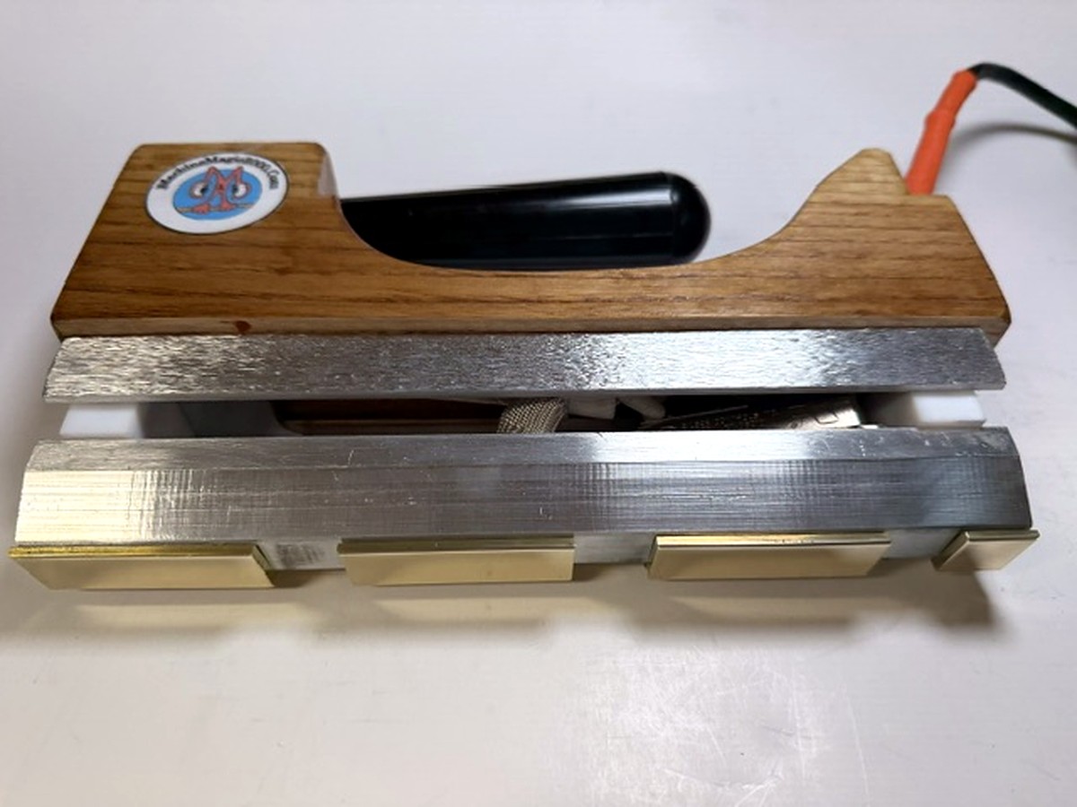 MM 9DLXCW Deluxe Camel Wides iron with its polished brass stamping bar and no rear power switch